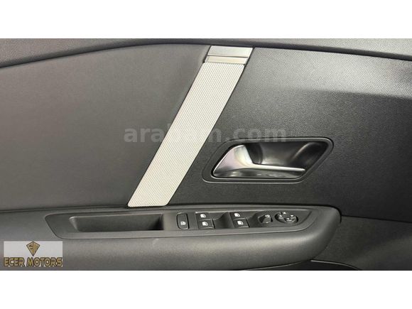 2025 CİTROËN eC4 X MAX
