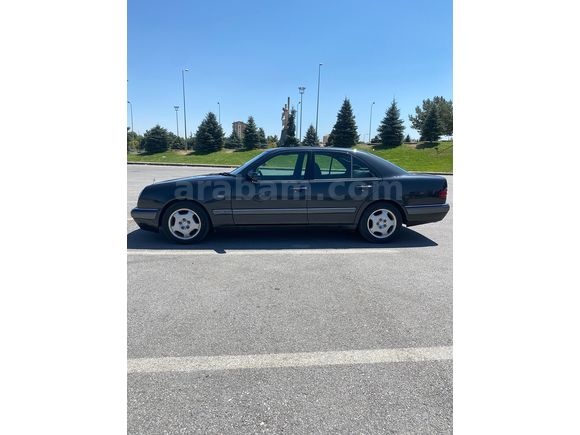 2. SAHİBİNDEN MERCEDES E 200 ELEGANCE