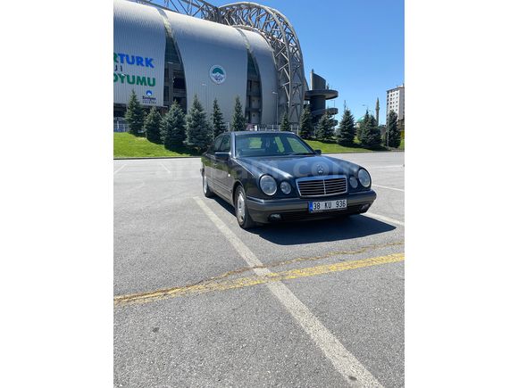 2. SAHİBİNDEN MERCEDES E 200 ELEGANCE