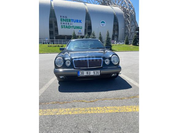 2. SAHİBİNDEN MERCEDES E 200 ELEGANCE