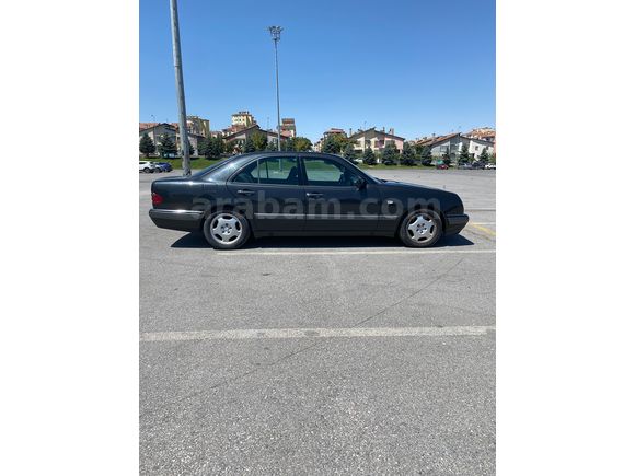 2. SAHİBİNDEN MERCEDES E 200 ELEGANCE