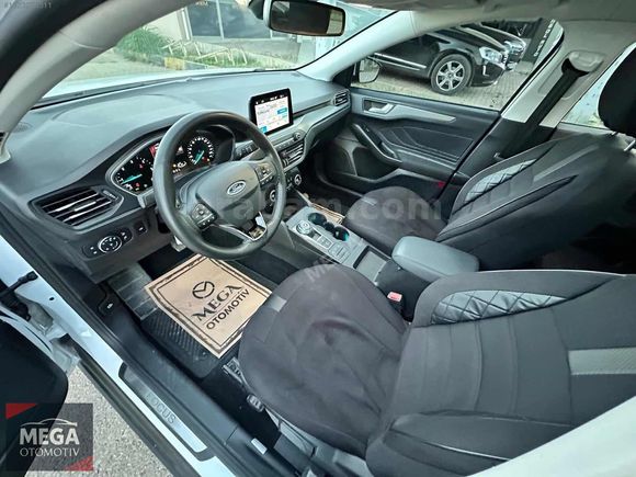 MEGA OTO'DAN 2024 FORD FOCUS 1.5ECOBLUE TİTANİUM STİL''HATASIZ''