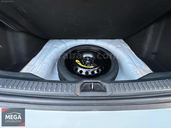 MEGA OTO'DAN 2024 FORD FOCUS 1.5ECOBLUE TİTANİUM STİL''HATASIZ''