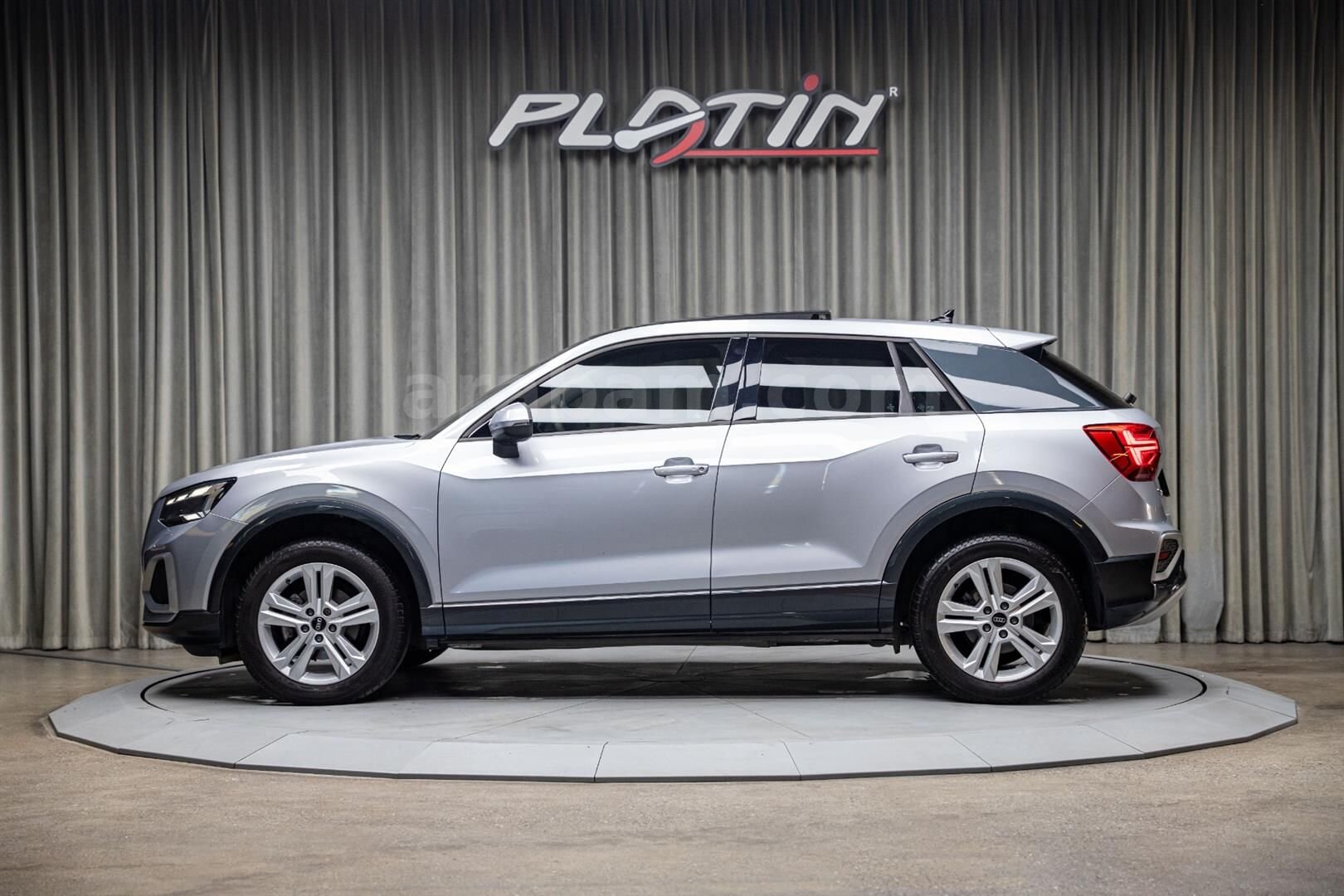 Galeriden Audi Q2 35 TFSI Advanced 2024 Model İstanbul 31.525 km Gri 3