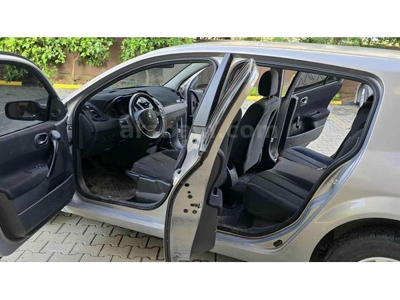 Sahibinden Renault Megane 1.4 Authentique 2004 Model 