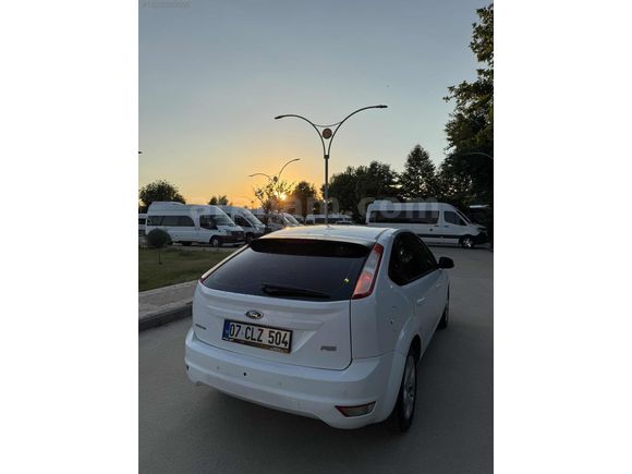 2011 FORD FOCUS COLLECTİON PAKET EMSALSİZ TEMİZLİKTE