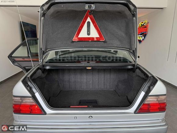 CEM AUTO'DAN MERCEDES-BENZ E220 CLASSİC ORJİNAL OTOMATİK