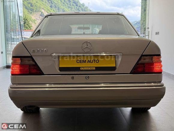 CEM AUTO'DAN MERCEDES-BENZ E220 CLASSİC ORJİNAL OTOMATİK