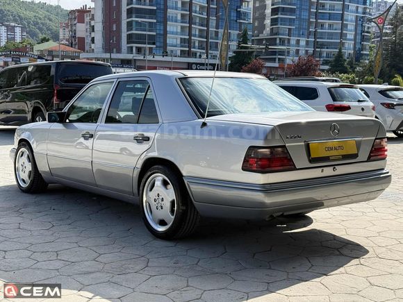 CEM AUTO'DAN MERCEDES-BENZ E220 CLASSİC ORJİNAL OTOMATİK