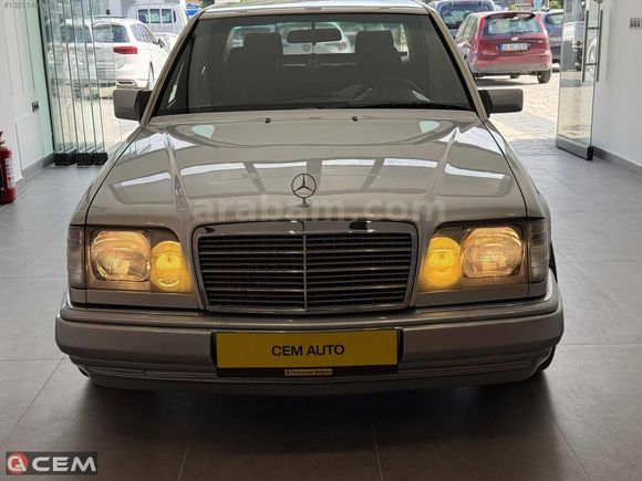 CEM AUTO'DAN MERCEDES-BENZ E220 CLASSİC ORJİNAL OTOMATİK