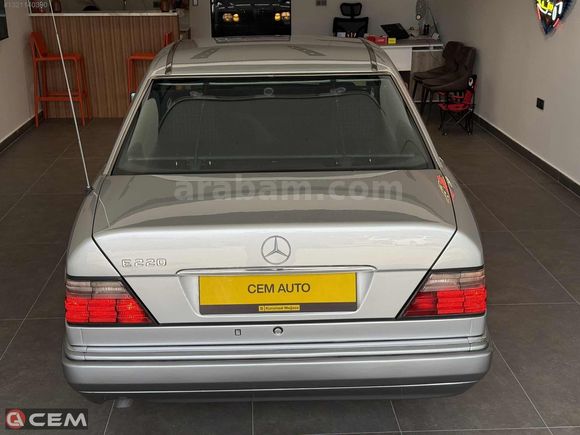 CEM AUTO'DAN MERCEDES-BENZ E220 CLASSİC ORJİNAL OTOMATİK