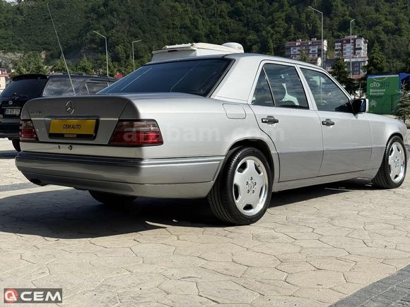 CEM AUTO'DAN MERCEDES-BENZ E220 CLASSİC ORJİNAL OTOMATİK
