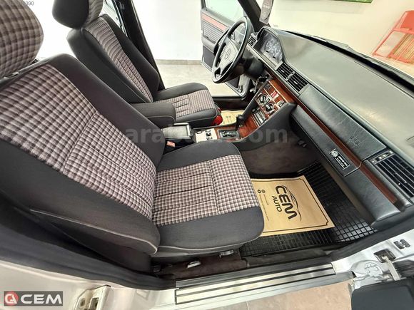 CEM AUTO'DAN MERCEDES-BENZ E220 CLASSİC ORJİNAL OTOMATİK