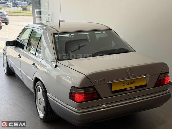 CEM AUTO'DAN MERCEDES-BENZ E220 CLASSİC ORJİNAL OTOMATİK