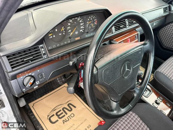 CEM AUTO'DAN MERCEDES-BENZ E220 CLASSİC ORJİNAL OTOMATİK