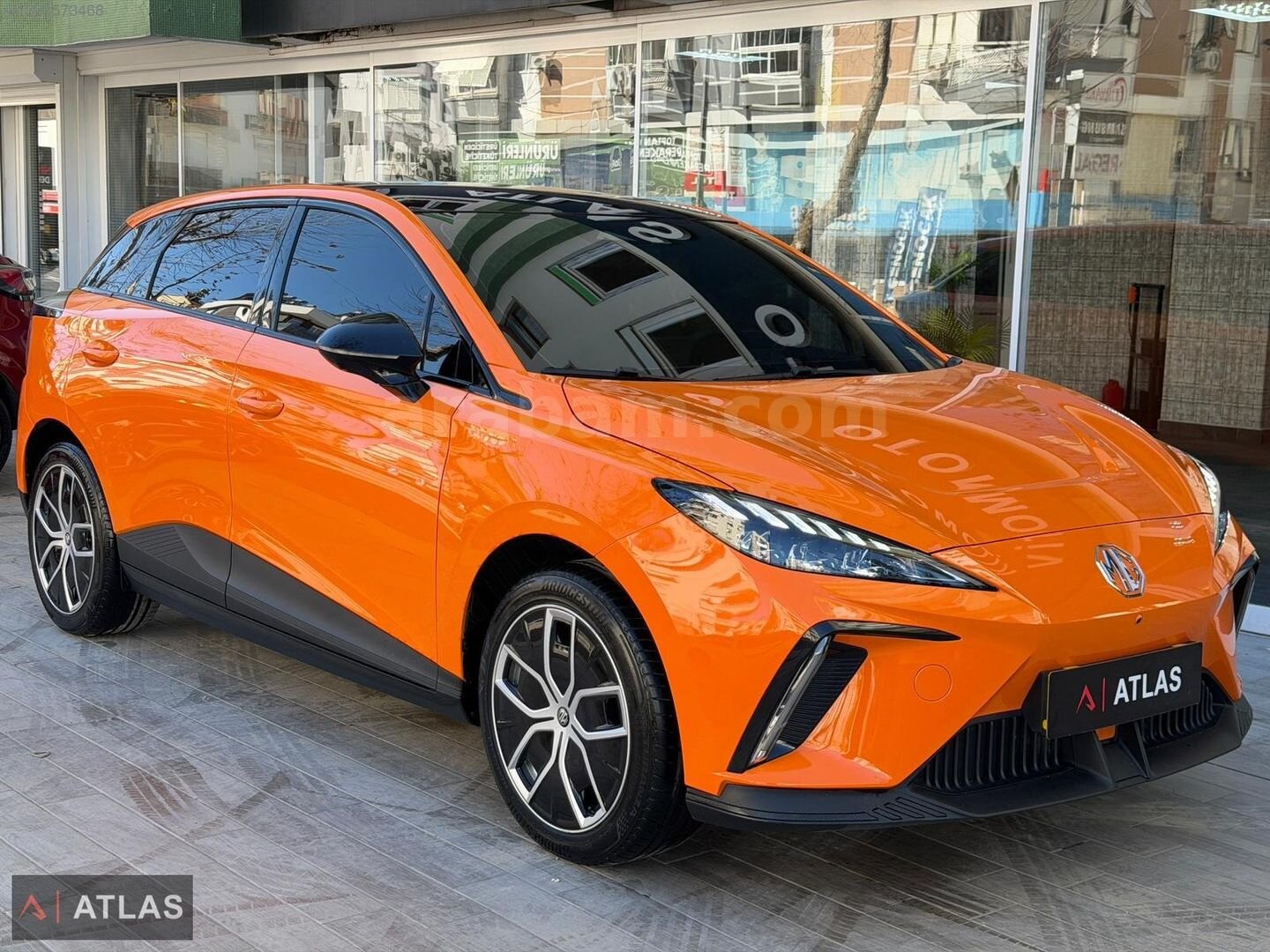 Galeriden MG MG4 Luxury 2023 Model Antalya 33.000 km Turuncu 2