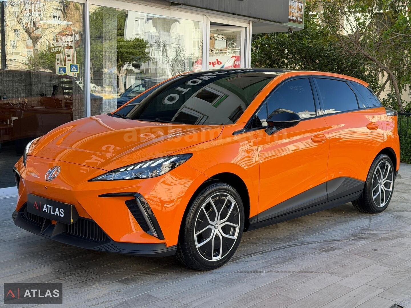 Galeriden MG MG4 Luxury 2023 Model Antalya 33.000 km Turuncu 3