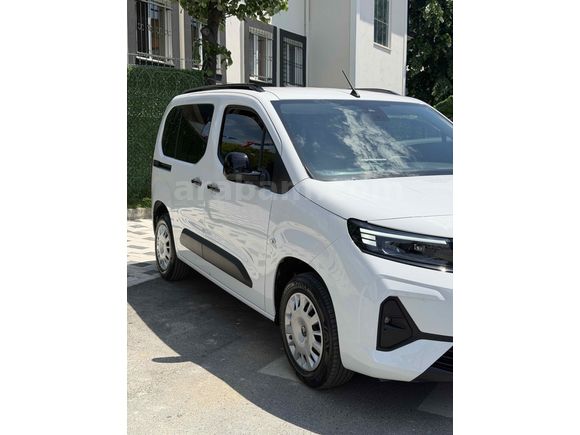 Sahibinden Opel Combo 1.5 CDTI Essential 2025 Model 