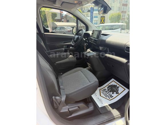 Sahibinden Opel Combo 1.5 CDTI Essential 2025 Model 