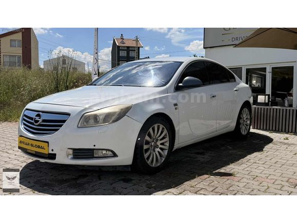 2011 MODEL OPEL INSIGNIA KREDİ KARTINA 12 TAKSİT