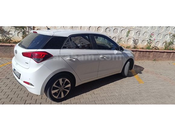 Sahibinden Hyundai i20 1.4 CRDi Style 2015 Model
