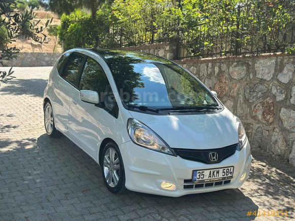 TAM OTOMATİK 2012 HONDA JAZZ 1,4 FUN PLUS CVT CAMTAVAN