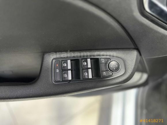 OTOMATİK 2020 RENAULT CLİO 1.3 TCE TOUCH EDC 101 BİNDE