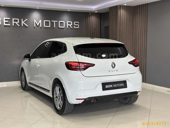 OTOMATİK 2020 RENAULT CLİO 1.3 TCE TOUCH EDC 101 BİNDE
