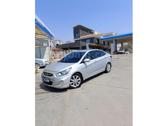 Sahibinden Hyundai Accent Blue 1.4 CVVT Mode Plus 2012 Model