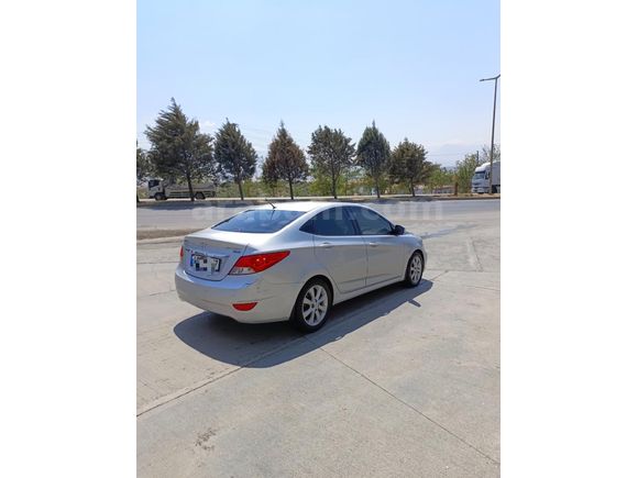 Sahibinden Hyundai Accent Blue 1.4 CVVT Mode Plus 2012 Model