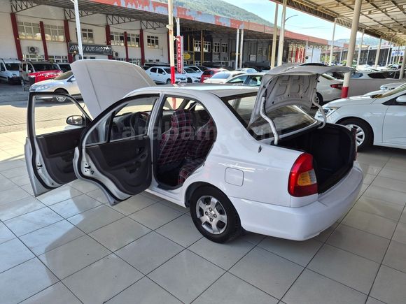 BALIKESİR GÜLDALI'DAN 2002 MODEL 1.3 ORJİNAL KLİMALI LPG ACCENT