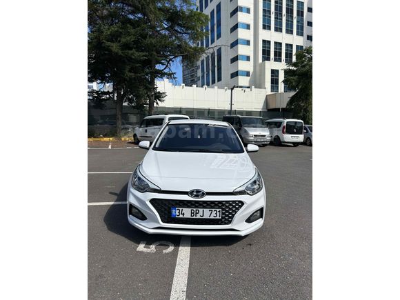 Sahibinden Hyundai i20 1.4 CRDi Jump 2018 makyajlı kasa  124.000 km Beyaz