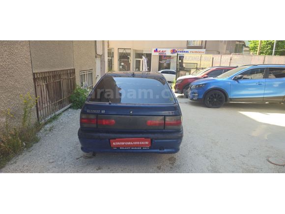 ALTINTOP GARAJDAN 1997 MODEL RENAULT 19