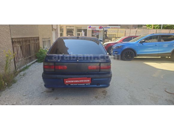 ALTINTOP GARAJDAN 1997 MODEL RENAULT 19