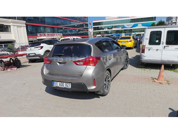 Sahibinden Toyota Auris 1.33 Comfort 2013 Model  400.000 km Gri (Gümüş)