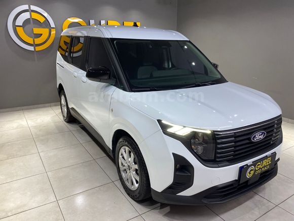 otomobil Ford Tourneo Courier 1.0L Ecoboost Titanium