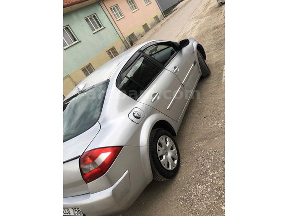 Sahibinden Renault Megane 1.6 Authentique 2005 Model 