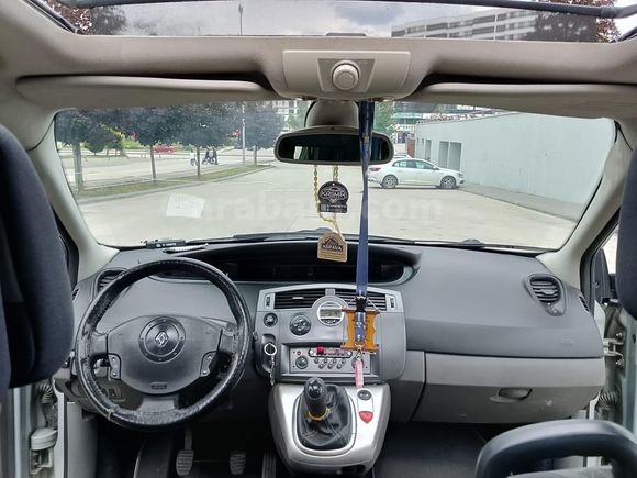 Sahibinden Renault Scenic 1.6 Dynamique 2004 Model
