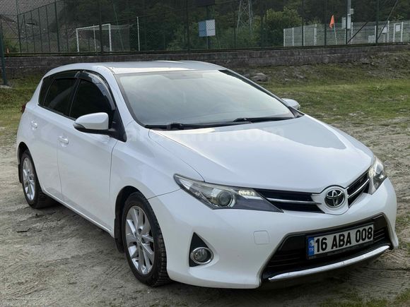 Sahibinden Toyota Auris 1.4 D-4D Active 2013 Model 