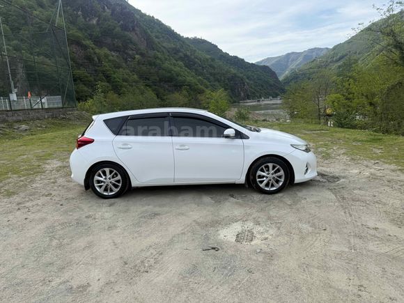 Sahibinden Toyota Auris 1.4 D-4D Active 2013 Model 