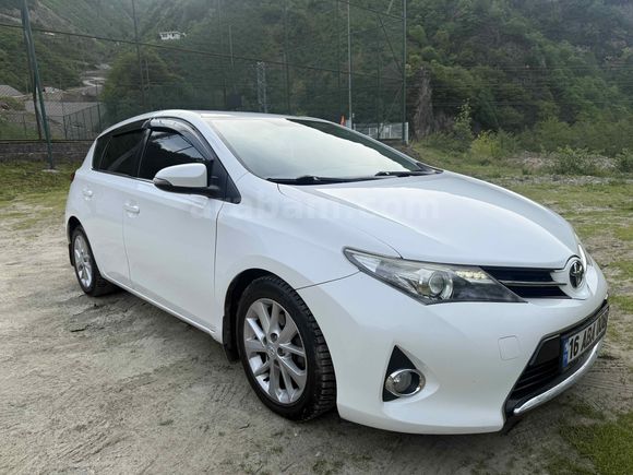 Sahibinden Toyota Auris 1.4 D-4D Active 2013 Model 
