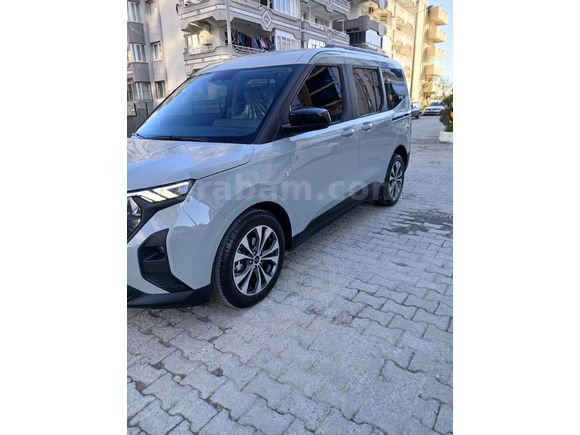 Sahibinden Ford Tourneo Courier 1.5 EcoBlue Titanium 2025 Model  4.460 km Gri (metalik)