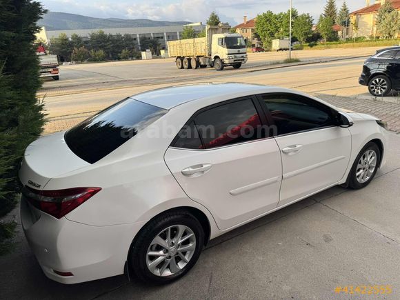 ASLAN MOTORS'DAN TERTEMİZ BAKIMLI AİLE ARACI