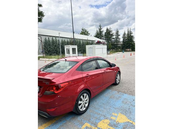 Sahibinden Hyundai Accent Blue 1.4 CVVT Mode Plus 2012 Model 