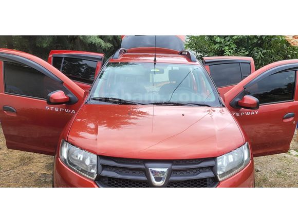 Sahibinden 2014 çıkışlı Dacia Sandero 1.5 dCi Stepway 2013 Model  156.000 km Kırmızı