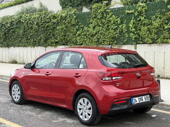 HAKAN'DAN ÇOK DÜŞÜK KM YETKİLİ SERVİS BAKIMLI RİO