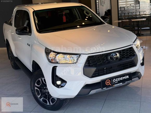 ÖZDEMİR'' 2024 TOY.HİLUX 2.4D-D4 4X2 Hİ-CRUİSER 14000 KM BOYASIZ