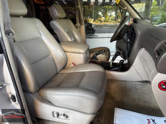 paTRon dan Toyota Land Cruiser V8 VX