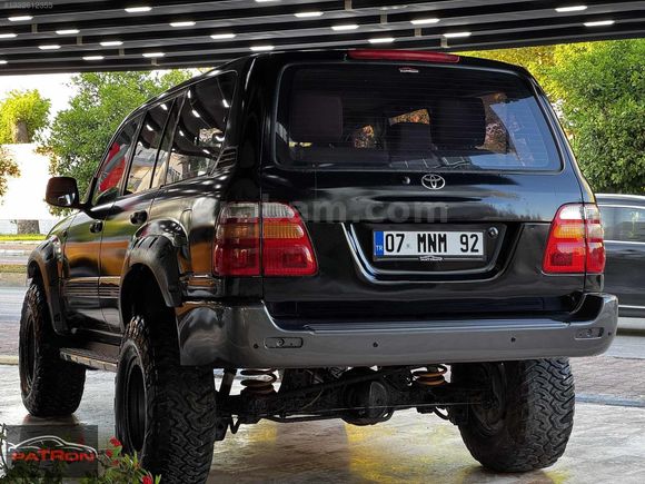 paTRon dan Toyota Land Cruiser V8 VX