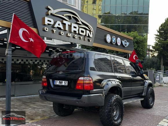paTRon dan Toyota Land Cruiser V8 VX
